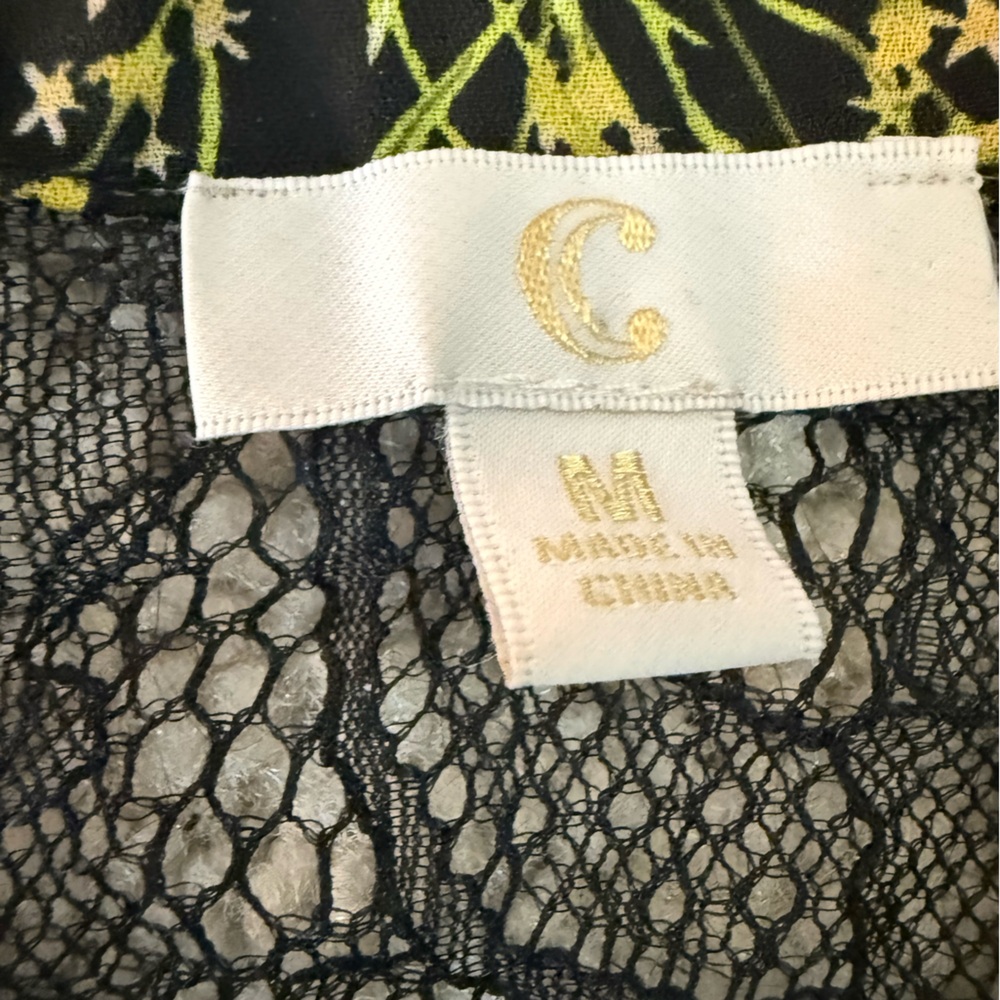 C Black floral Lace Top medium - Picture 6 of 6